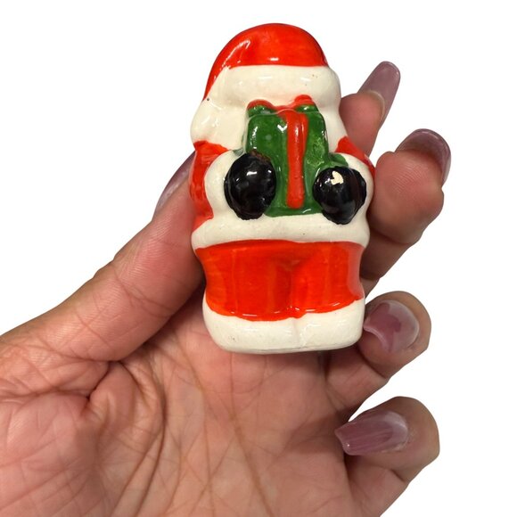 Santa & Mrs. Claus Vintage Ceramic Salt & Pepper Shakers Set - Picture 7 of 8